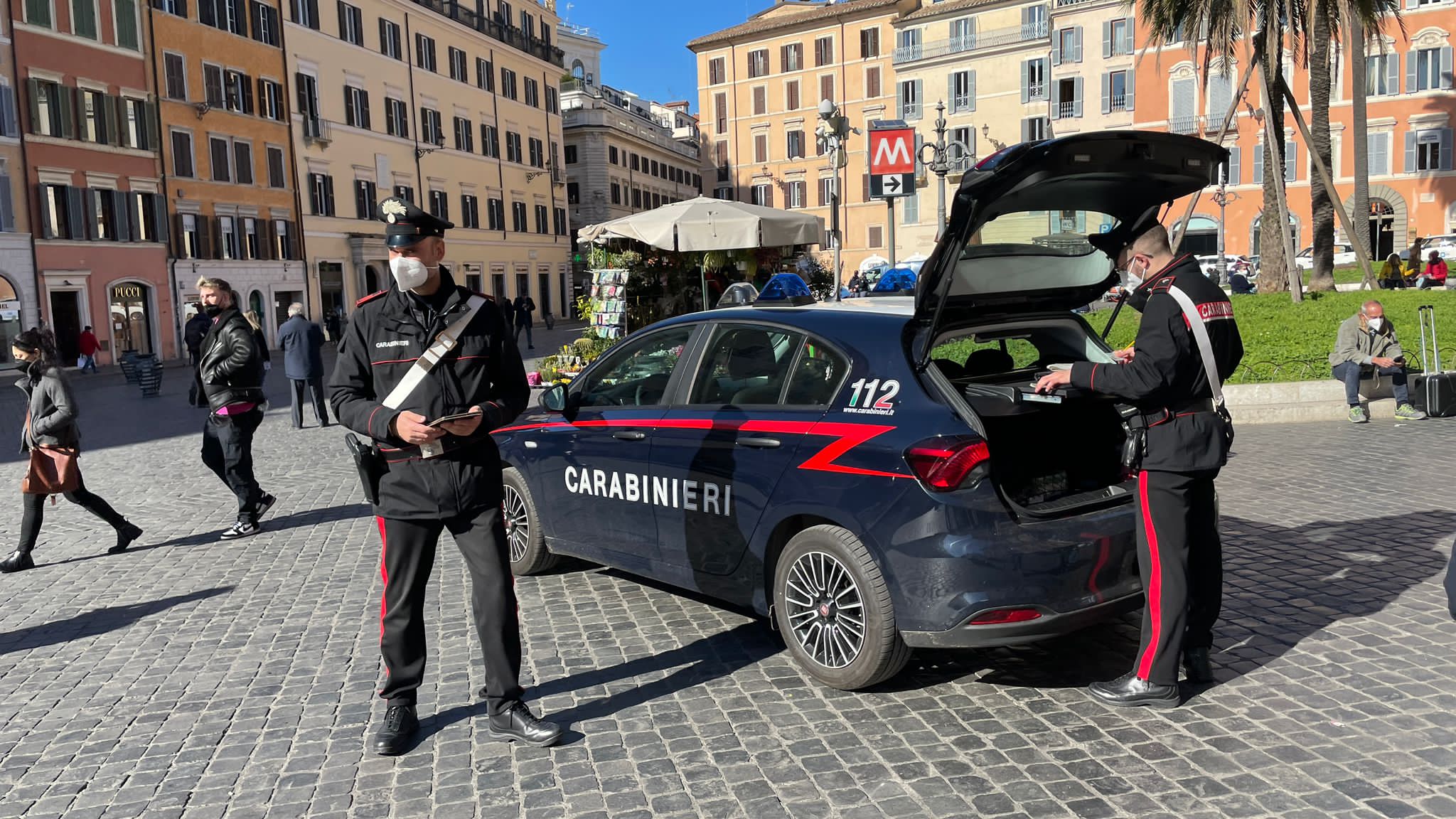 carabinieri furto aggravato arrestate persone