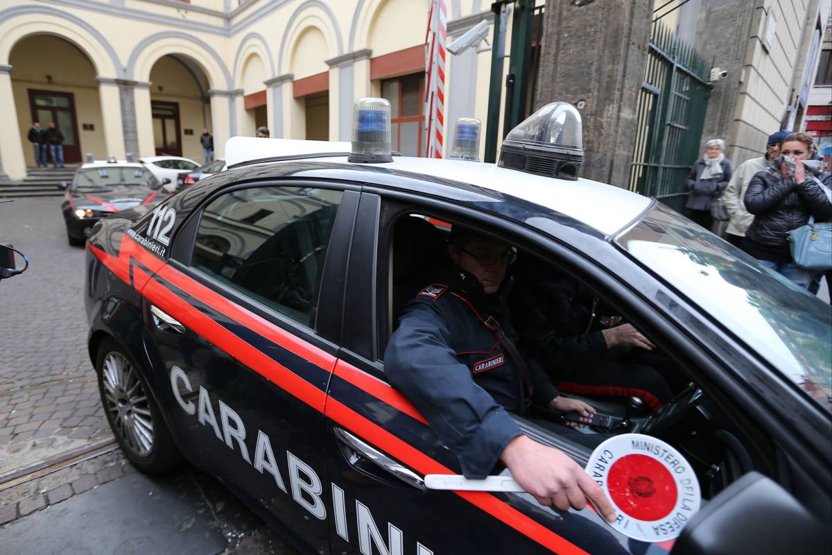 evade dopo arresto sfida carabinieri attesa giudizio