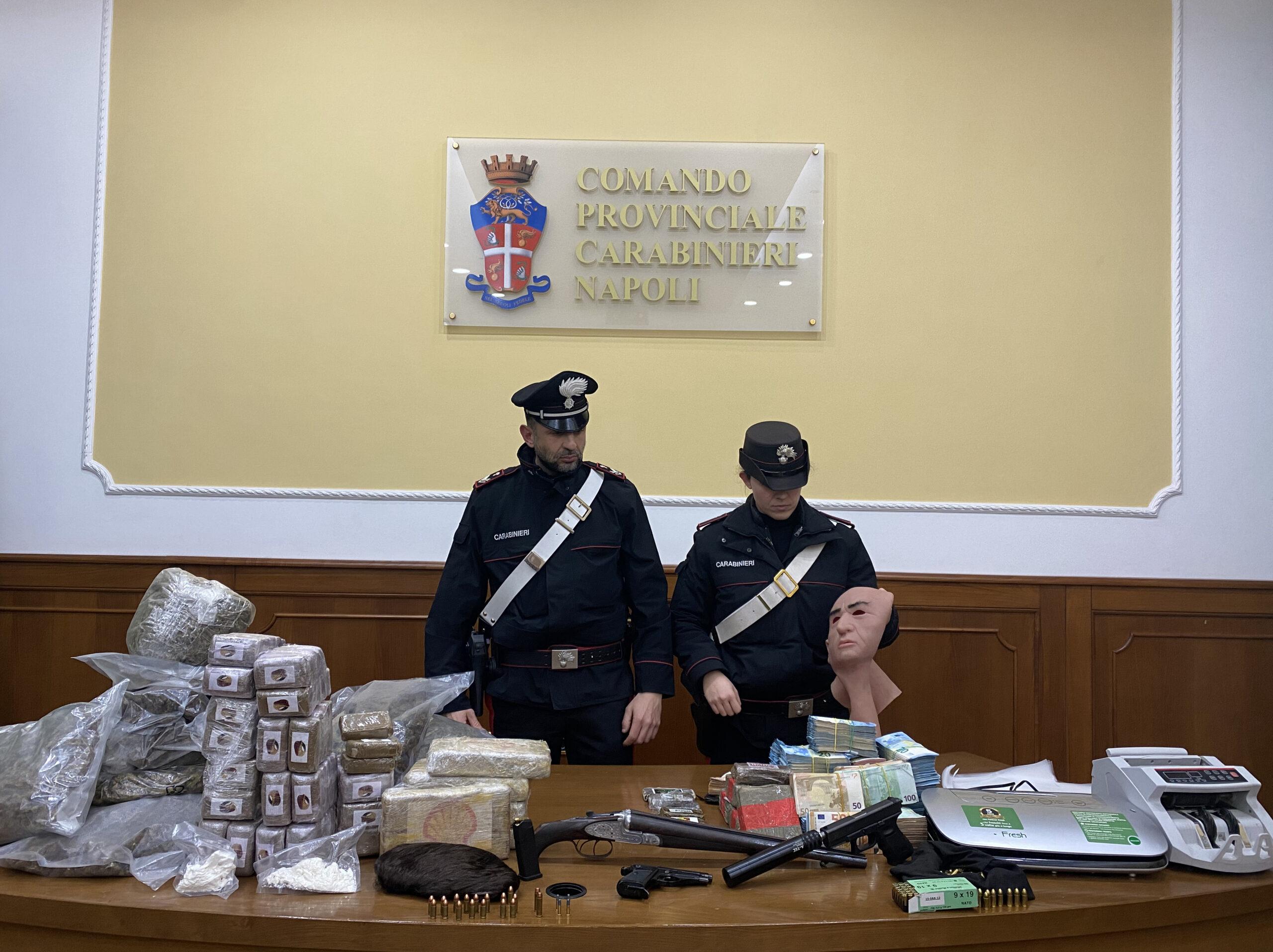 maschera armi droga carabinieri arrestano quattro persone