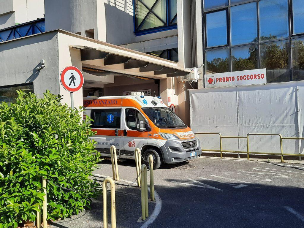 aggressione infermiere guardia giurata pronto soccorso ospedale pozzuoli