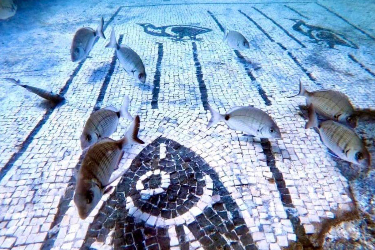 bacoli restauro mosaico pavimento pesci parco sommerso baia