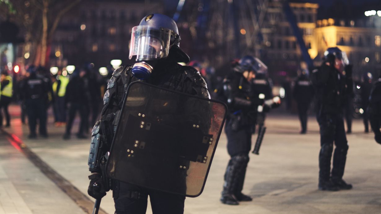 scontri napoli berlino arresti ultras tedeschi