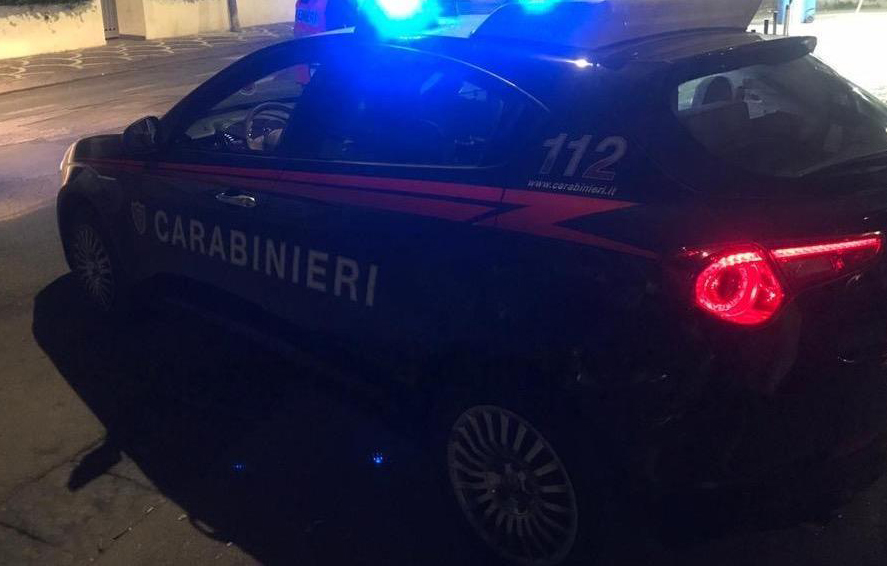 spara contro carabinieri
