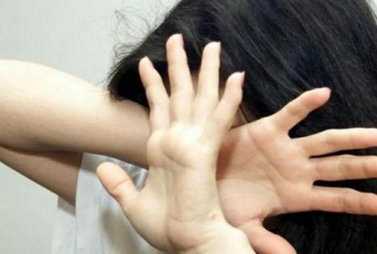 minaccia aggredisce figlia arrestato 41enne